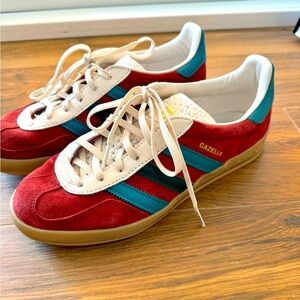 Burgandy (Maroon) Collegiate adidas gazelle’s